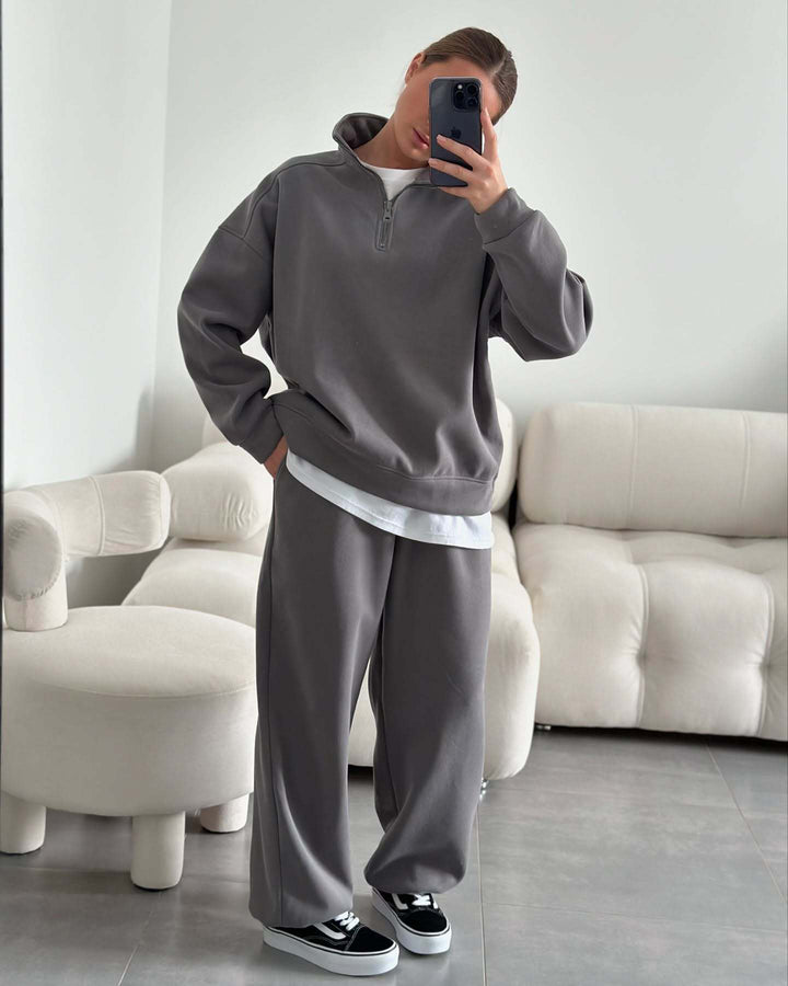Kvindernes komfortable fleece zip hoodie med en afslappet pasform og brede ærmer
