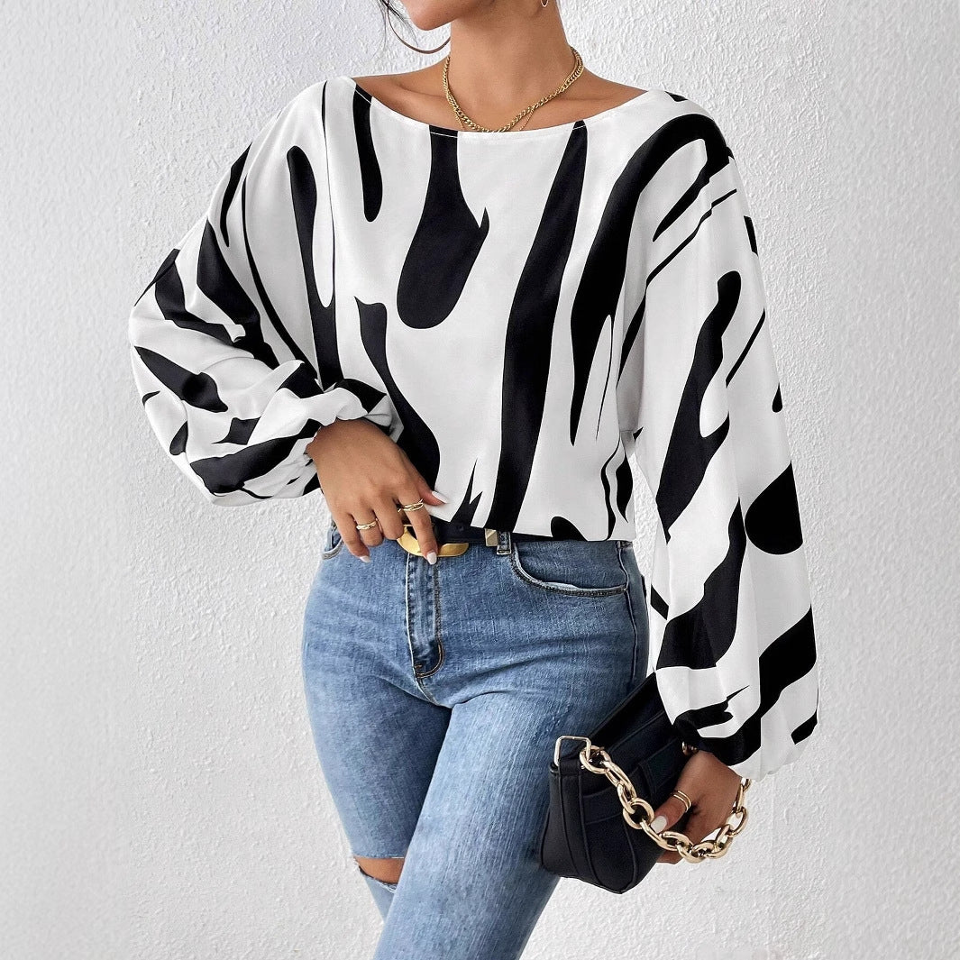 Damebluse med bred pasform og unikt grafikdesign Stilla
