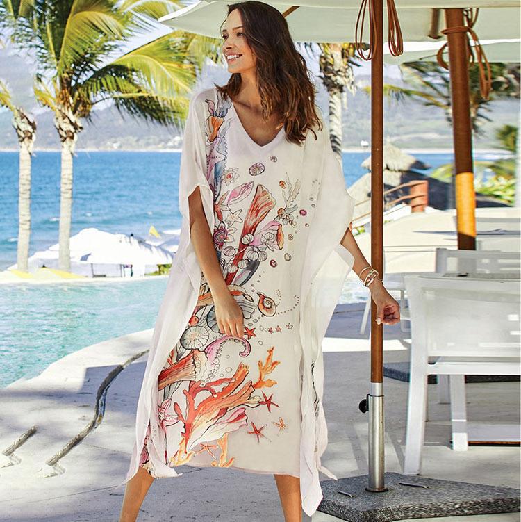 Dame Strandkaftan med kunstnerisk oceanmotiv og luftig silhuet Stilla