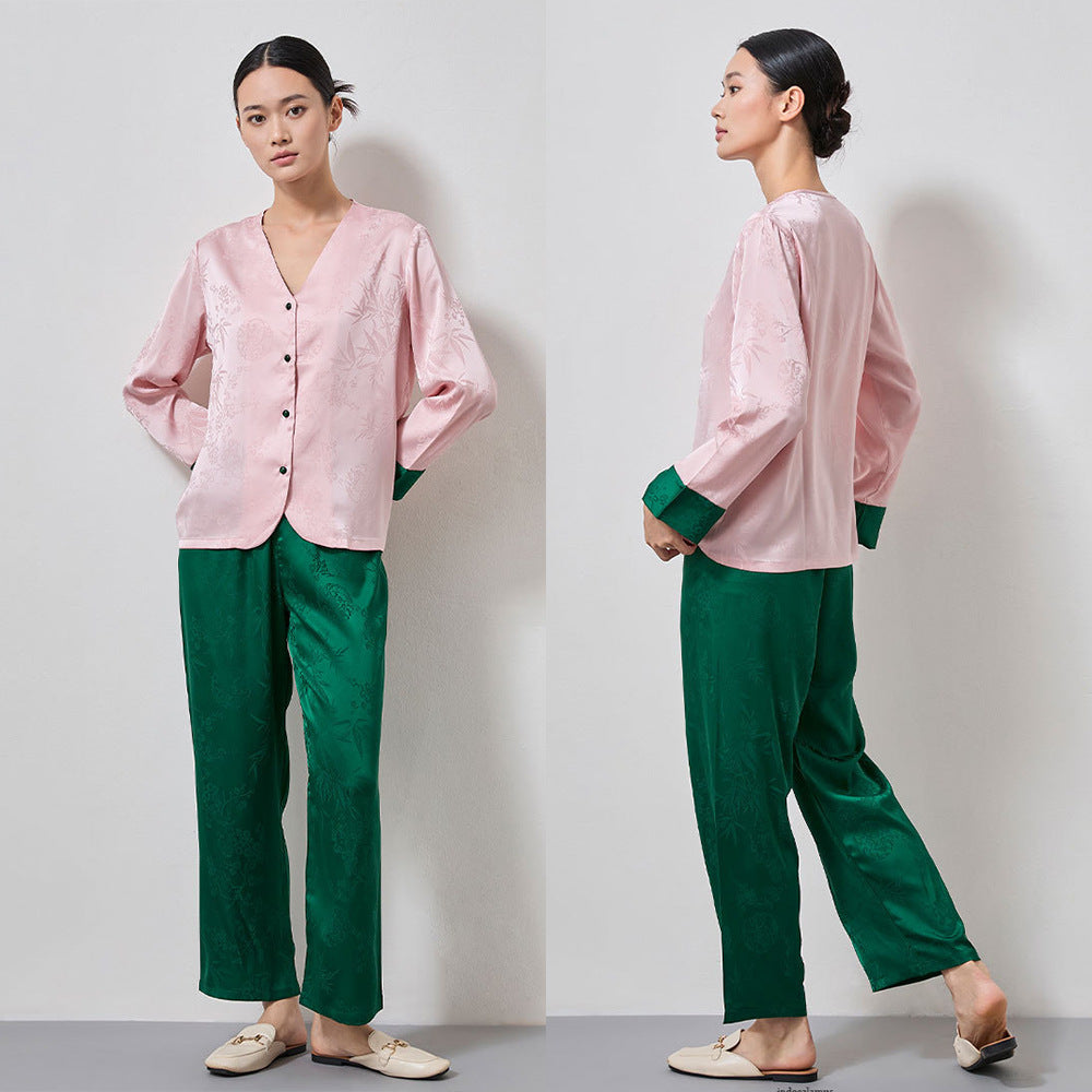 Dame Satin pyjamasæt med delikat blomsterdesign og elegante detaljer Stilla