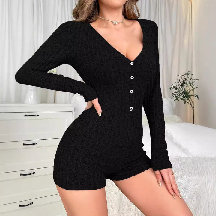 Kvinders strikkede jumpsuit med dyb V-hals og knapdetaljer Stilla