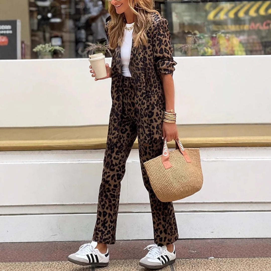 Dame mode blazer sæt med iøjnefaldende leopardmønster og elegant snit Stilla