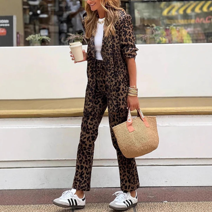 Dame mode blazer sæt med iøjnefaldende leopardmønster og elegant snit Stilla