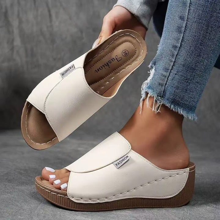 Dame Wedge-sandaler med elegant snit og ergonomisk fodsenge-design Stilla
