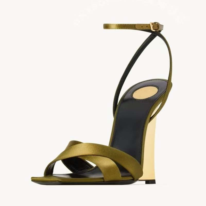 Femme High-Wedge Slide Sandaler med elegant ankelrem Stilla