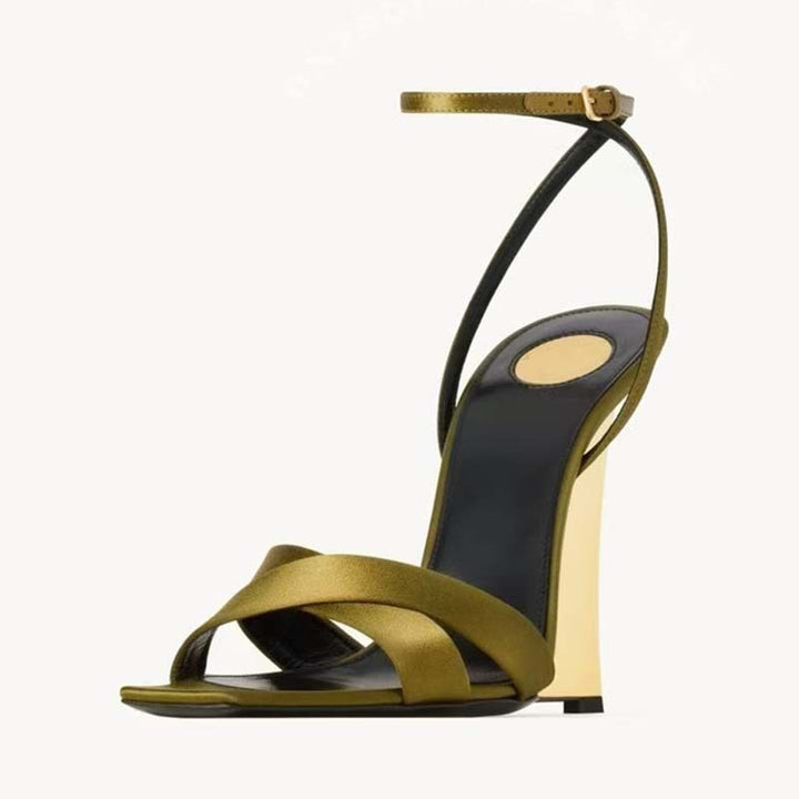 Femme High-Wedge Slide Sandaler med elegant ankelrem Stilla