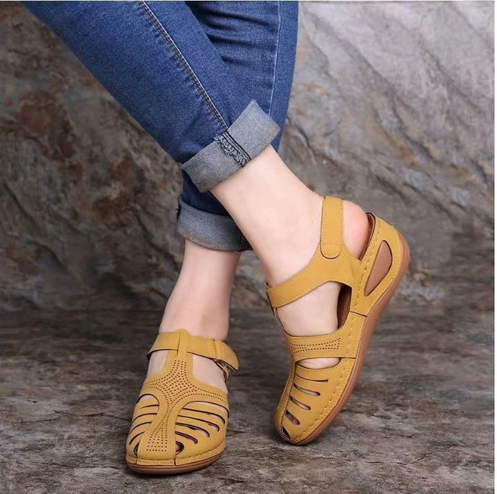 Dame nan lukkede Slingback-sandal med perforeret overdel, ergonomisk komfortfodsål og let kilehæl Skovae
