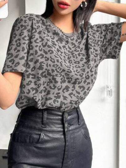 Dame afslappet T-shirt med struktureret leopardmønster Stilla