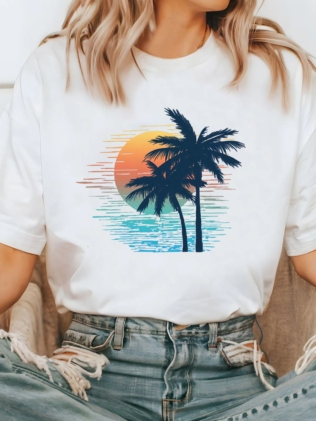 Dame T-shirt med kreativ grafisk tryk og luksuriøse paillet accenter Skovae