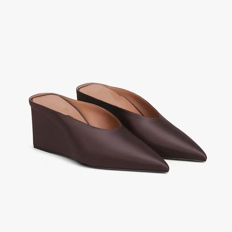 Femme Chic Spids-Tå Wedge Mules med slankt design Stilla