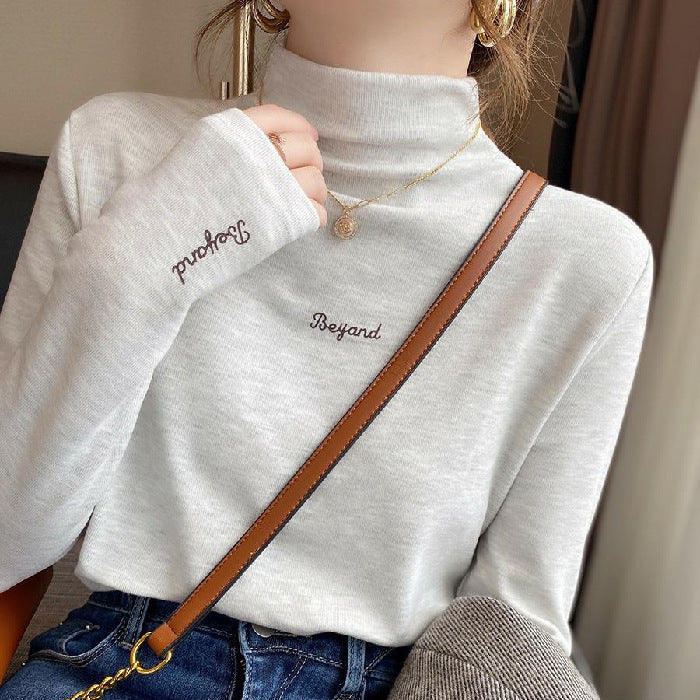 Kvinders rullekrave sweater med innovativ skrift Stilla