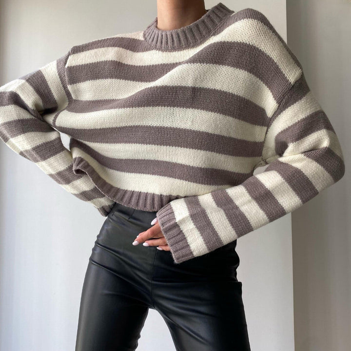 Dame afslappet sweater med moderne stribemønster og behagelig pasform Stilla