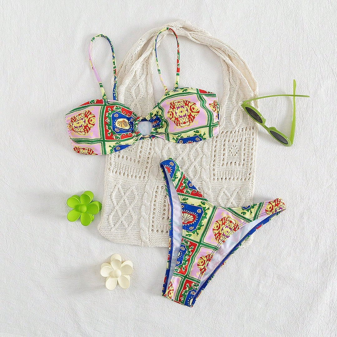 Dame bikini med elegant bandeau-snit og farverigt mønster Skovae