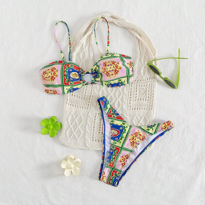 Dame bikini med elegant bandeau-snit og farverigt mønster Skovae
