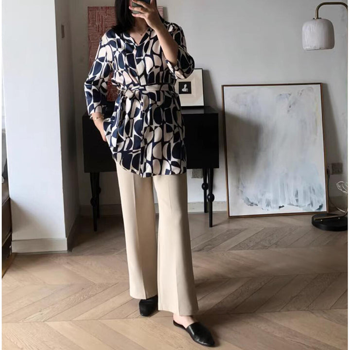 Dame elegant skåret bluse med afslappet pasform og brede bukser Stilla