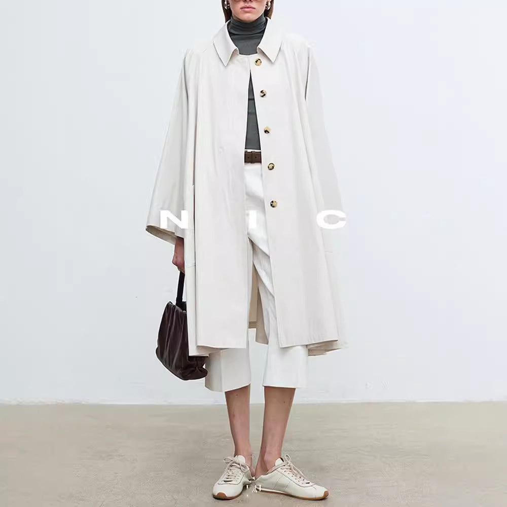 Kvinders afslappede trenchcoat med oversized ærmer og knapdetaljer Stilla