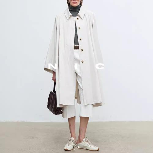 Kvinders afslappede trenchcoat med oversized ærmer og knapdetaljer Stilla