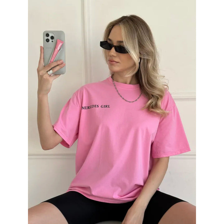 Dame T-Shirt med iøjnefaldende Mercedes-Girls-motiv og inspirerende statementtryk Stilla