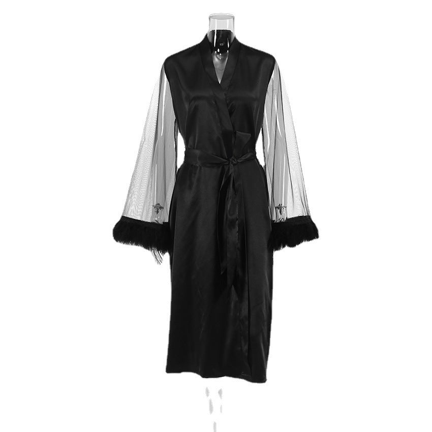 Dame Satin-Robe med gennemsigtige ærmer og elegante flæsedetaljer Stilla