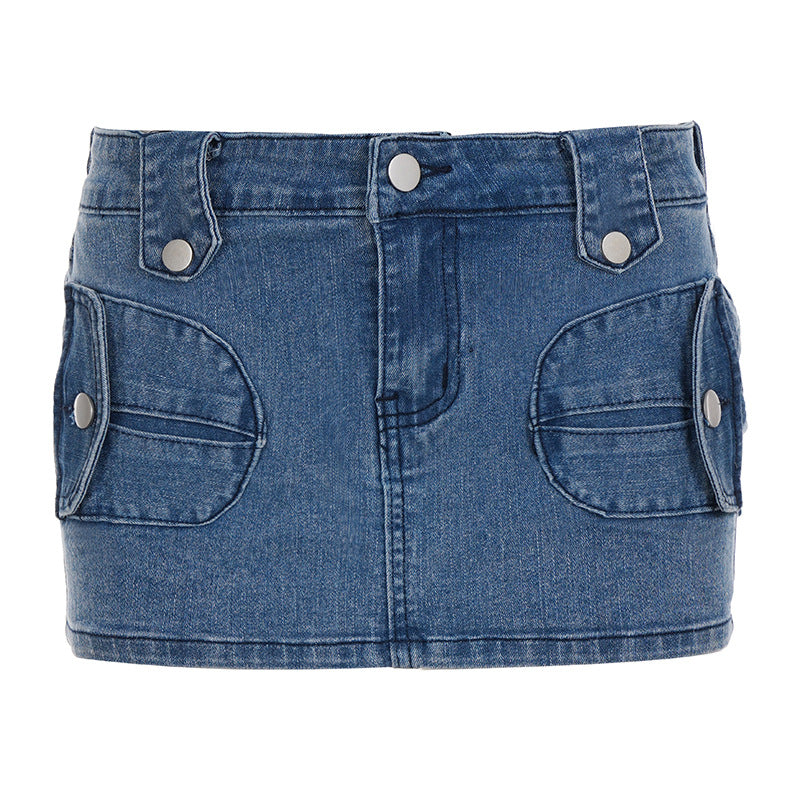 Dame mini nederdel af denim med praktiske lommer og trykknaplukning Skovae