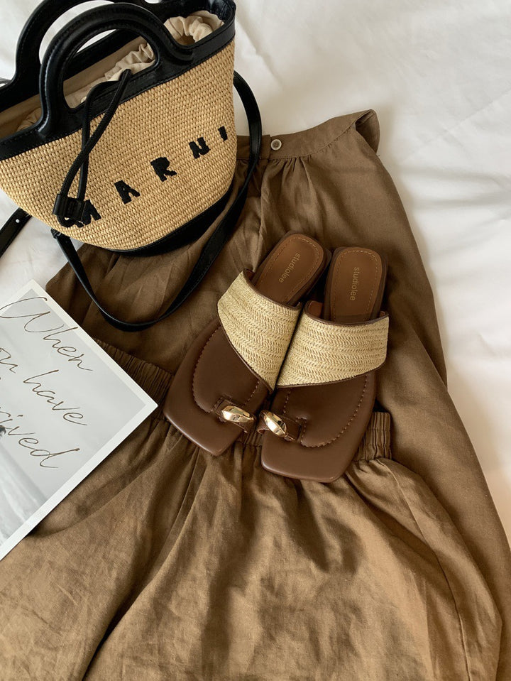 Femme Open-Toe Slide Sandaler med dekorativt rem-detalje Stilla