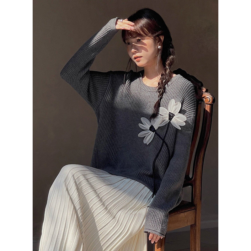 Dame sweater med blomsterbroderi og afslappet snit Stilla