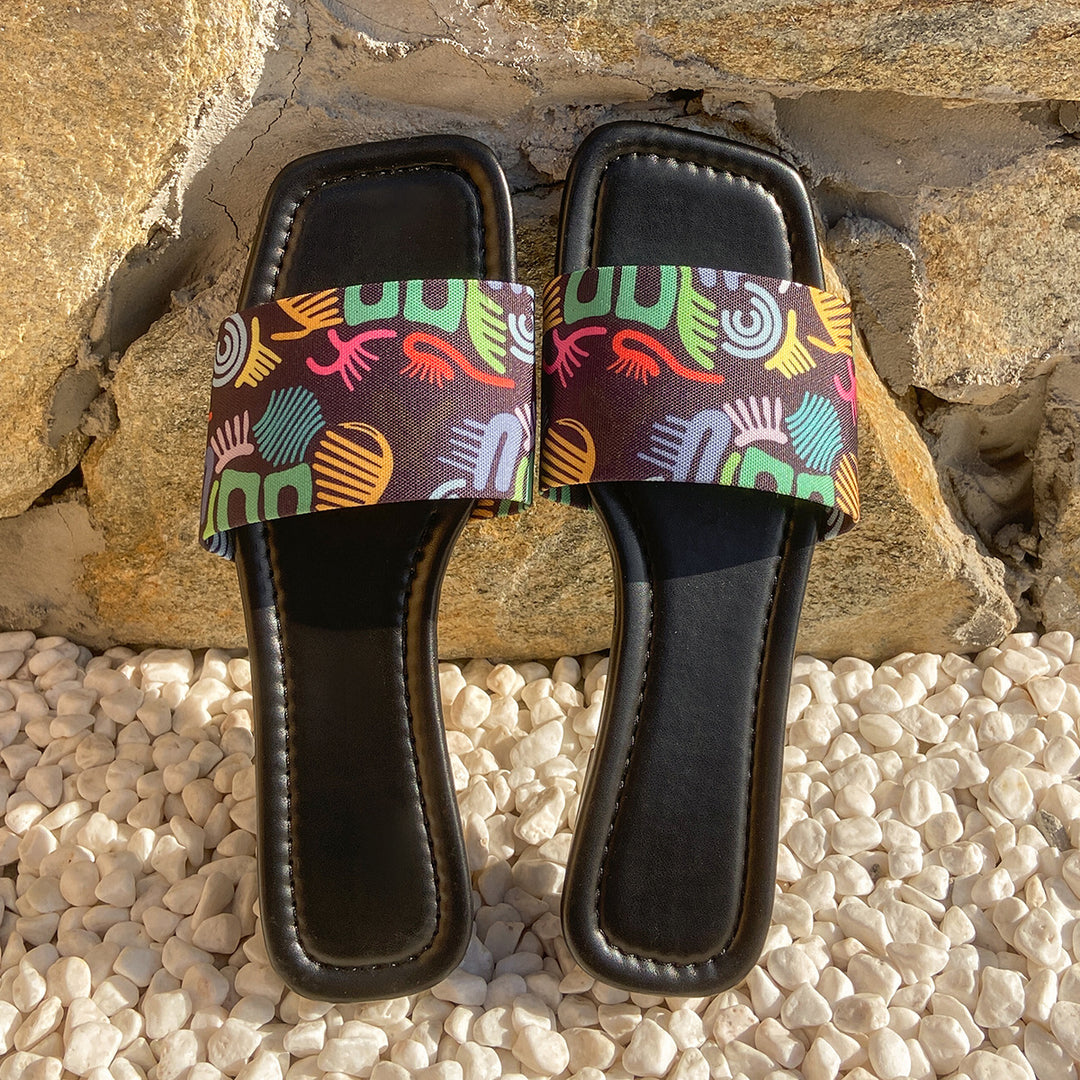 Dame slide-sandaler med trendy kys-motiv og behagelig sål Stilla