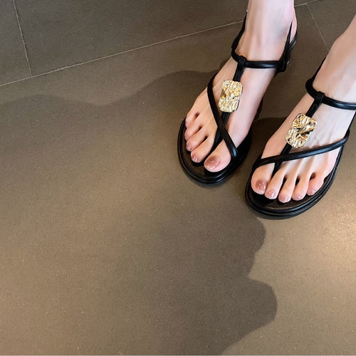 Dame sandaler med elegante gyldne accentuer Stilla
