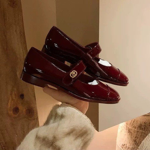 Dame Ballerinas med mode spænde-akcent og glat laklæder-overflade Stilla