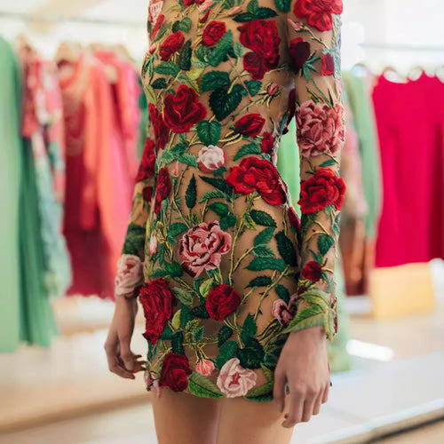 Dame spidse minikjole med florale broderier Stilla