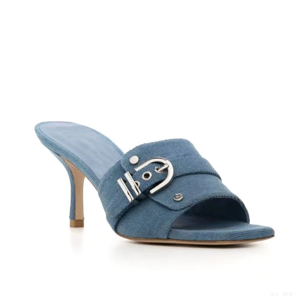 Femme Chic Slide Heels med stilfulde spænde-detaljer Stilla