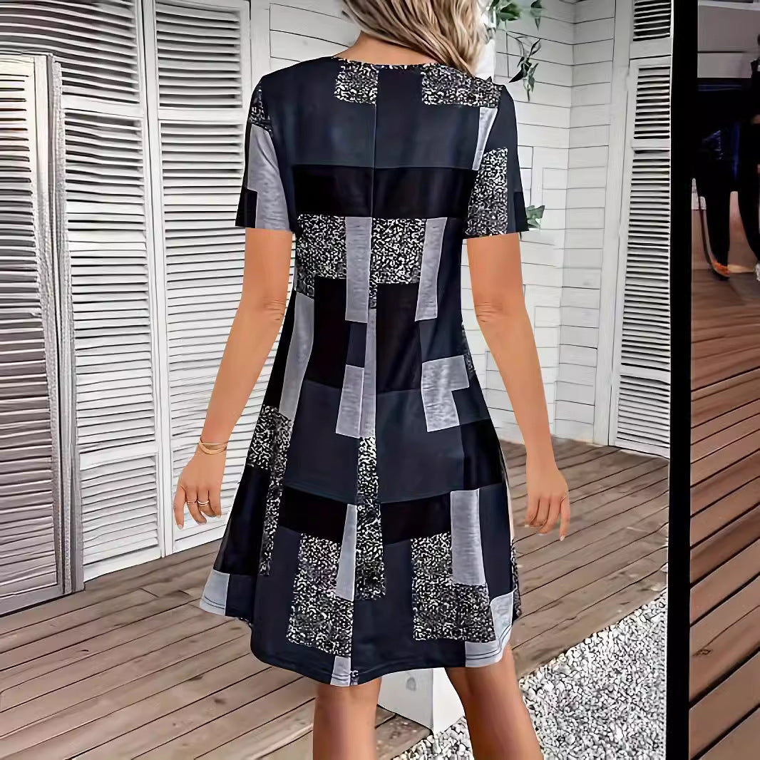 Dame fritidskjole med moderne patchwork-mønster og komfortabel pasform Stilla