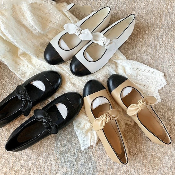 Dameballerinas med fashionable sløjfede accenter og elegant tofarvet udseende Stilla