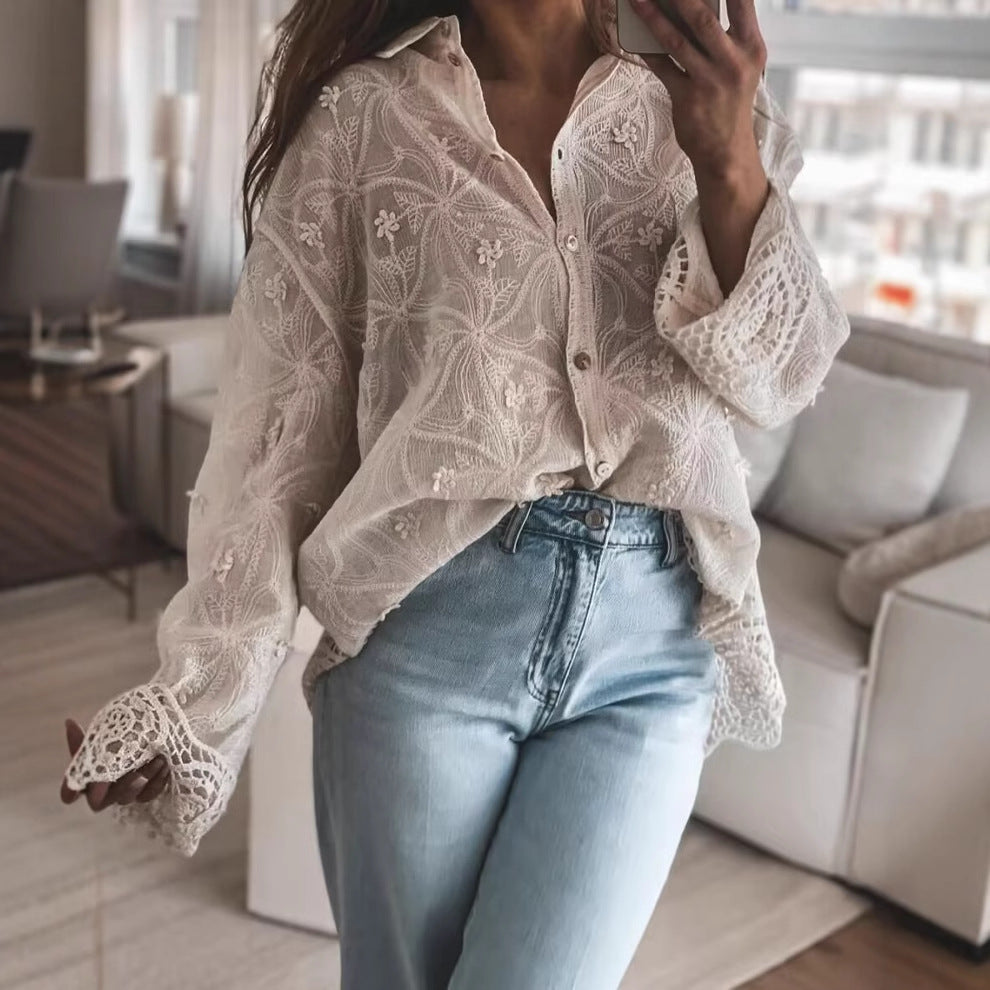 Dame blusset spidsbluse med florale broderier og afslappet snit Stilla