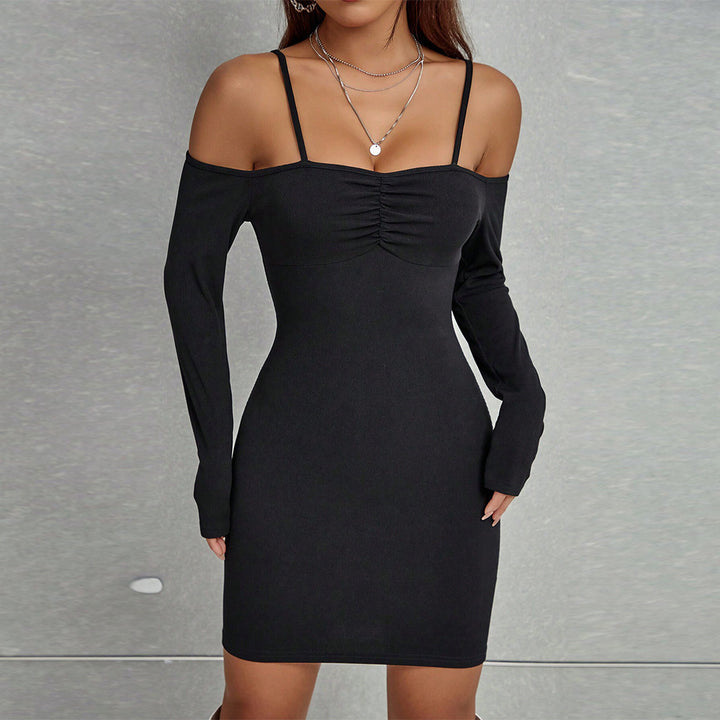 Kvinders mini kjole med off-shoulder design og elegant flæsedetalje Stilla