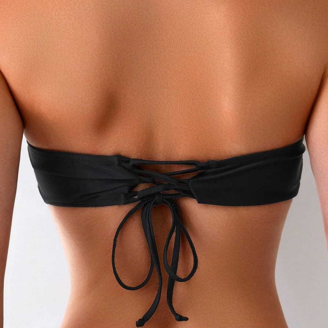 Dame Bandeau-bikini med elegante smykkedetaljer Skovae