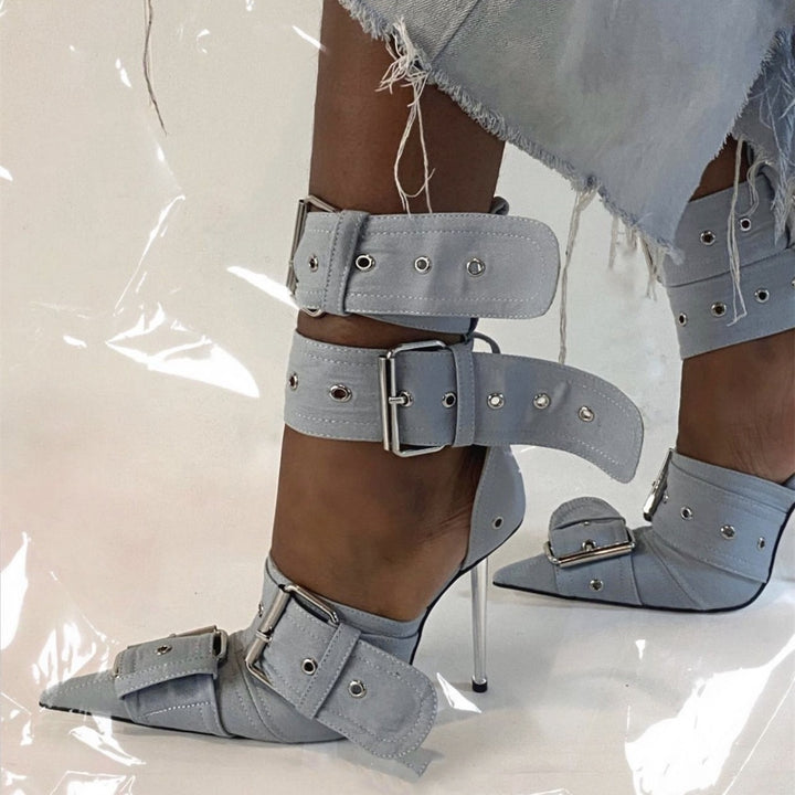 Femme Metallic Stiletto-hæle med dekorerende spænde-detaljer Stilla