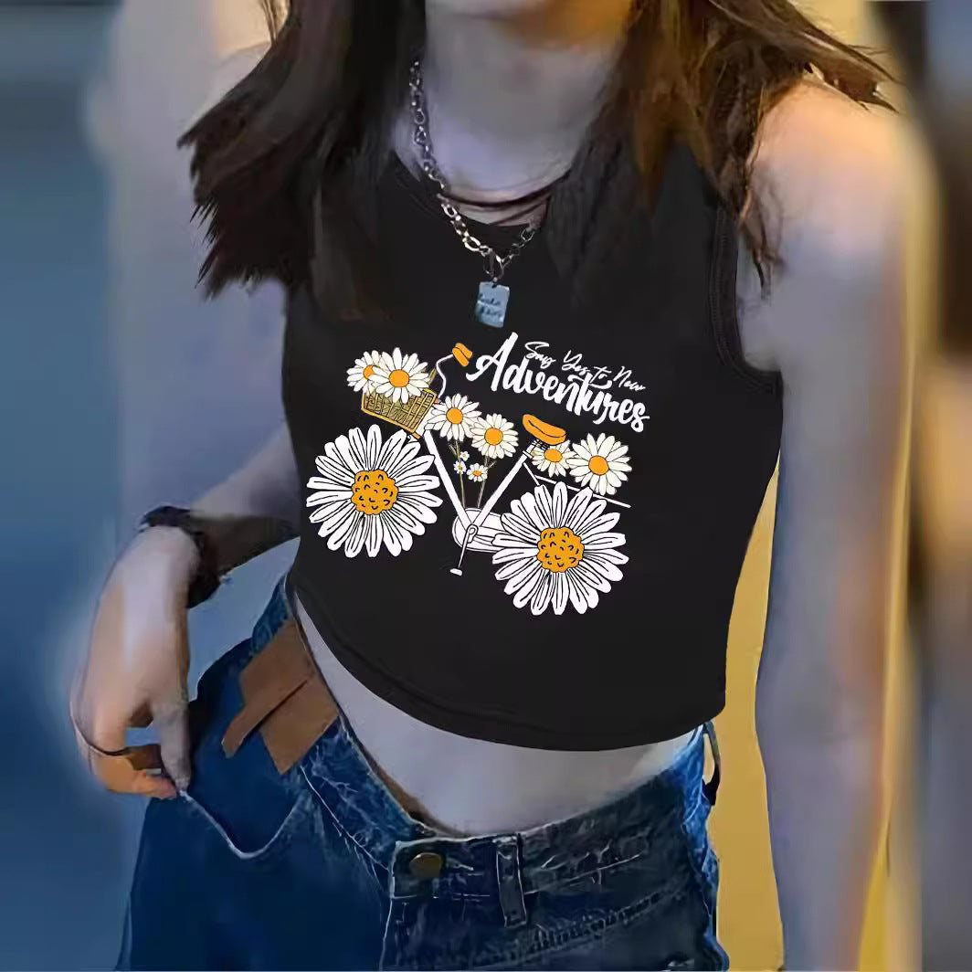 Dame crop-top med iøjnefaldende tekst og tætsiddende snit Skovae