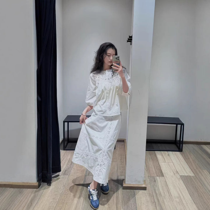 Damebluse med elegant blonder og afslappet snit Stilla