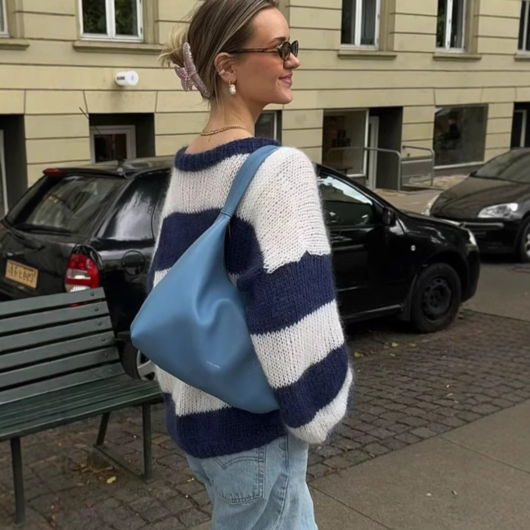 Dame stribet striktrøje med løs pasform og rund halsudskæring Stilla