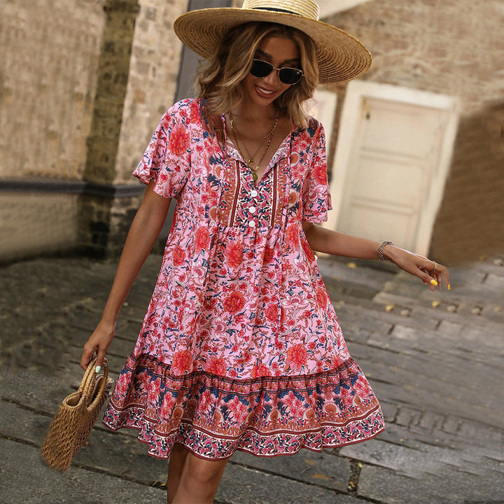 Stilla | Lækkert løstsiddende flydende V-udskæring sommerkjole