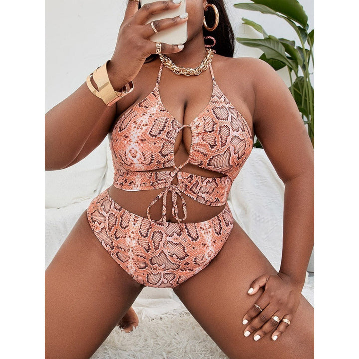 Dame trekant-bikini med raffineret cut-out og moderne slangeprint Skovae