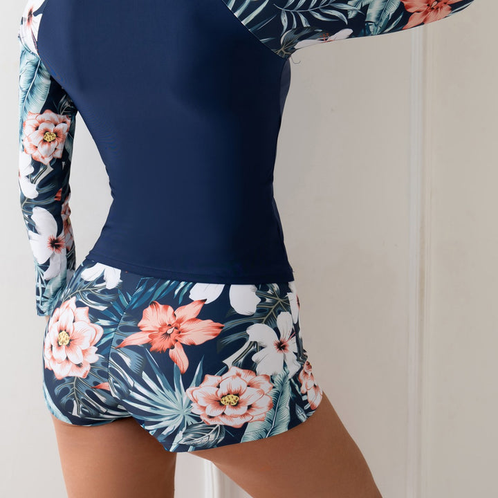 Dame Surfdragt med floral langærmet top og sports shorts Stilla