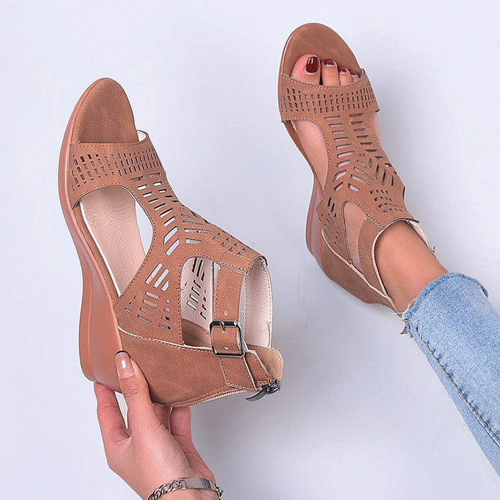 Dame wedge-sandaler med åndbart snit og elegant rem-design Stilla