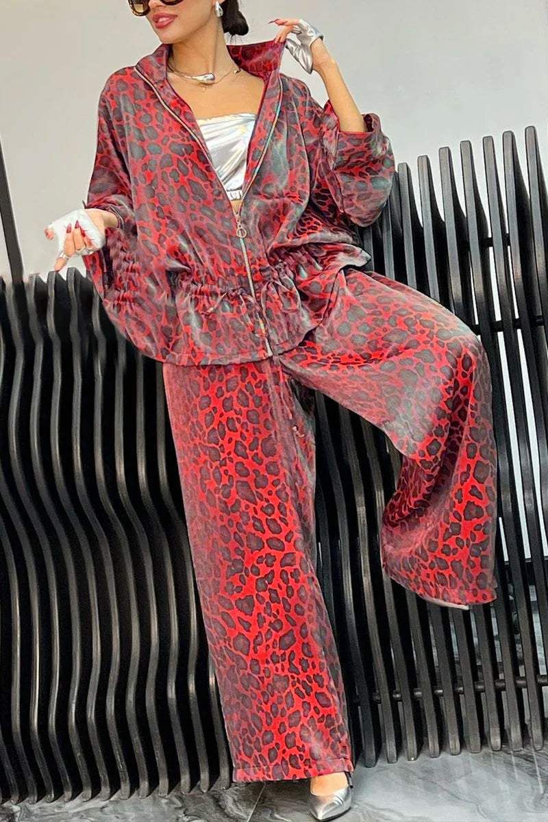 Dame Lounge-sæt med modigt leopardprint og afslappet snit Stilla