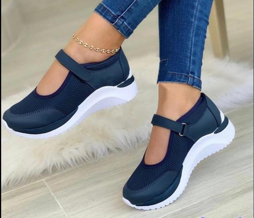 Dame Slip-On Sneakers med åndbart mesh-overflade og justerbar rem Stilla