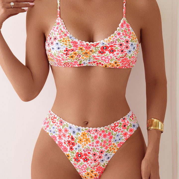 Dame Bikini-sæt med højt skåret trusse og trendy blomster-mønstre Stilla