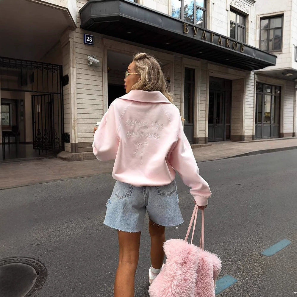 Dame fritids sweatshirt med broderet skrift Stilla