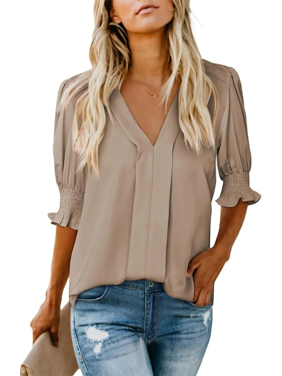 Dame elegant bluse med V-udskæring og flæsedetaljer Stilla