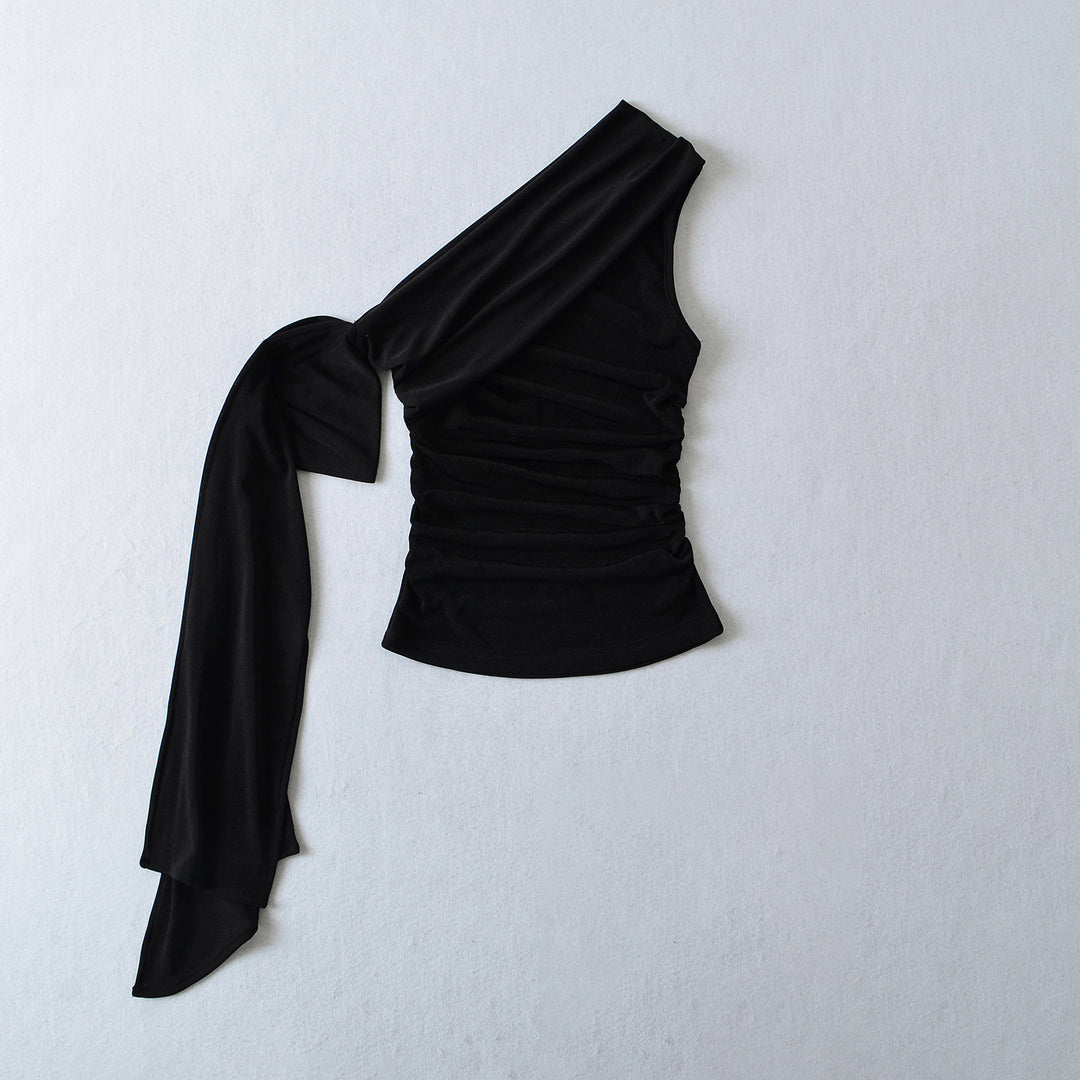 Dame asymmetrisk flæse top med elegant drapering detaljer Stilla